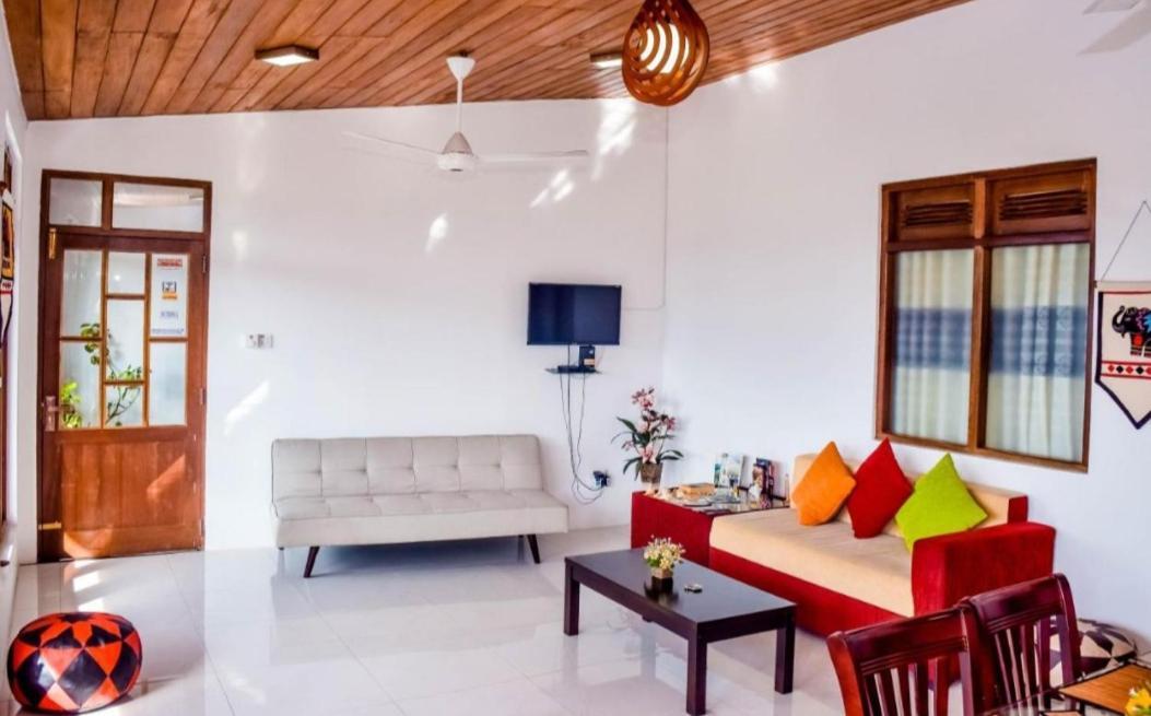 Saru Holiday Apartment - Up To 6 Guests Kandy Zewnętrze zdjęcie