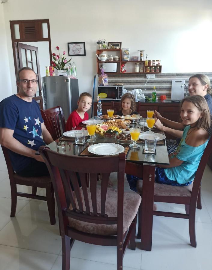 Saru Holiday Apartment - Up To 6 Guests Kandy Zewnętrze zdjęcie